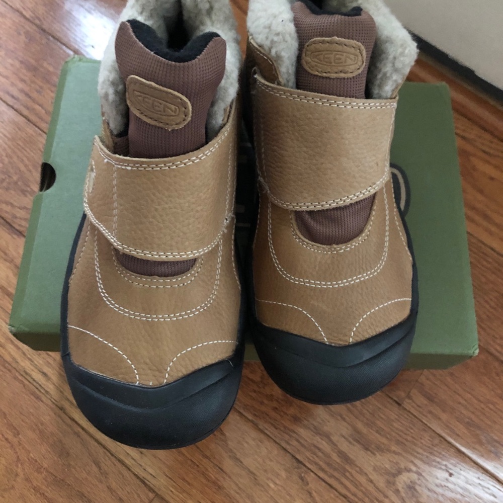 🔥🔥BRAND NEW...Never worn Keen boots. Boys/Women